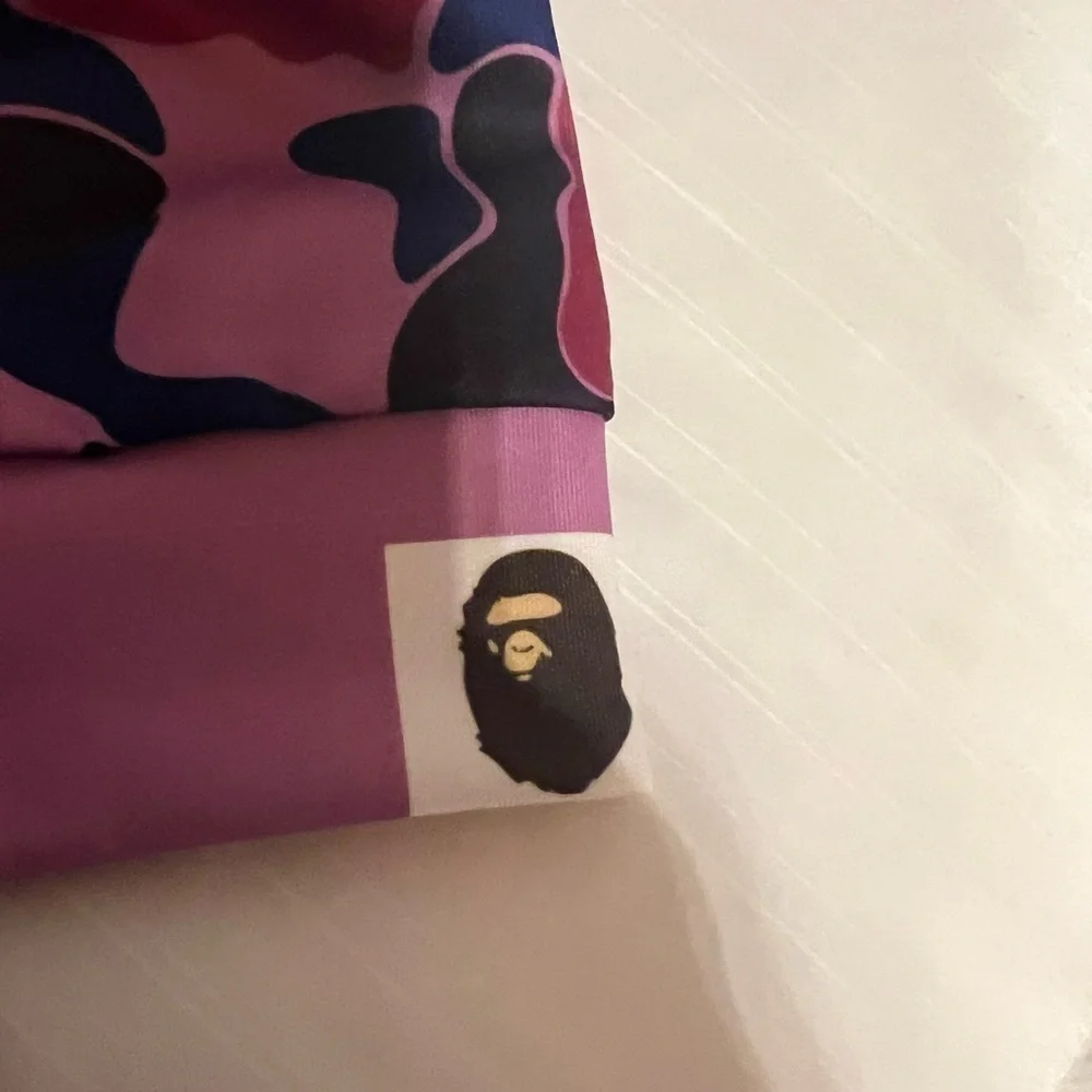 Boy/Girl Medium Pink/Purple Camo Shark Sweatshirt Hoodie - New Without
